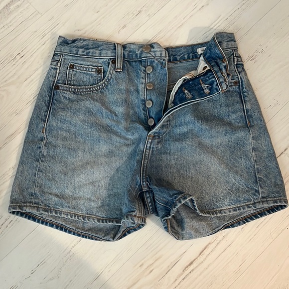 Denim Forum- The Joni Short size 26 high rise - Picture 2 of 6